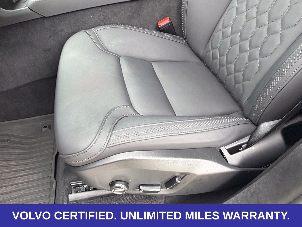 Certified 2026 Volvo XC90 B6 Plus AWD/4WD image 28