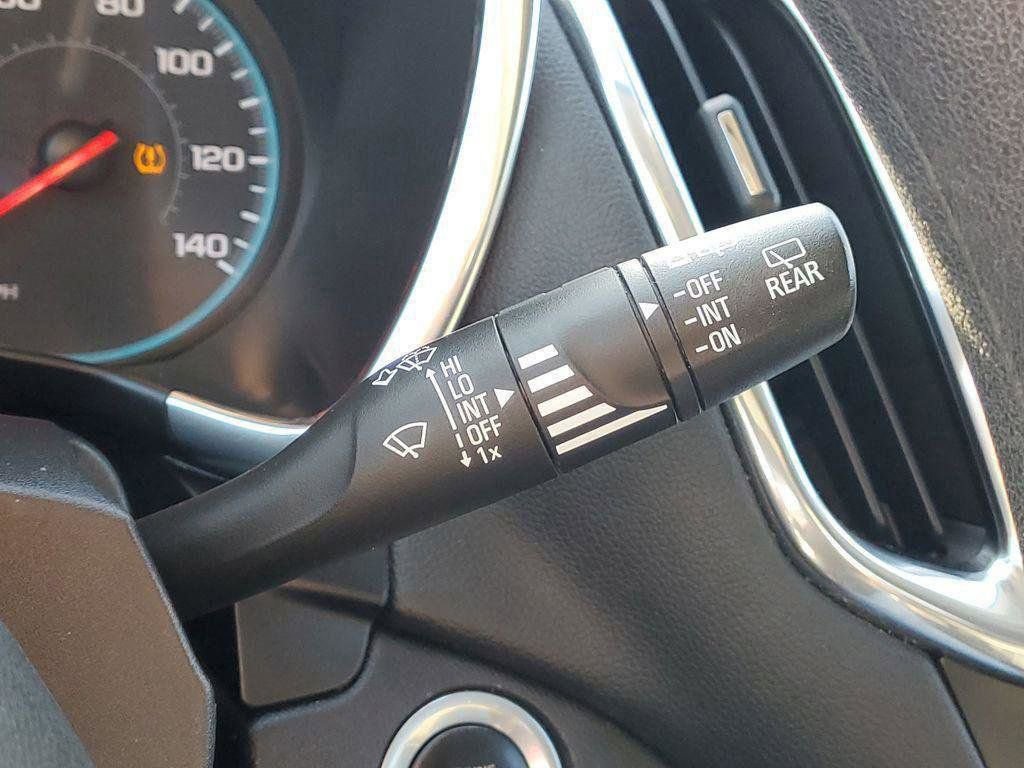 Used 2018 Chevrolet Equinox LT FWD image 12