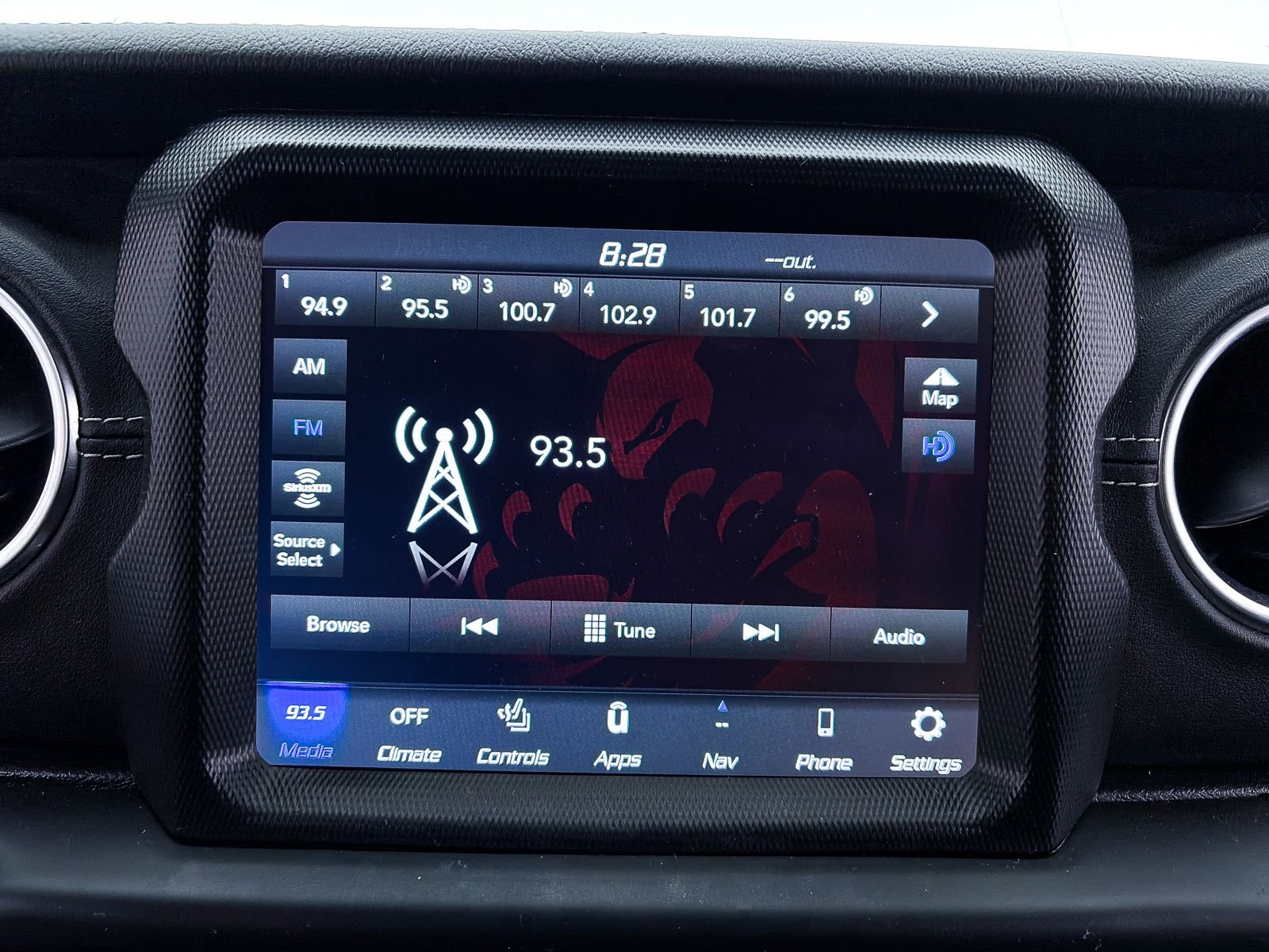 Used 2022 Jeep Wrangler Unlimited Sahara w/ Cold Weather Group image 19