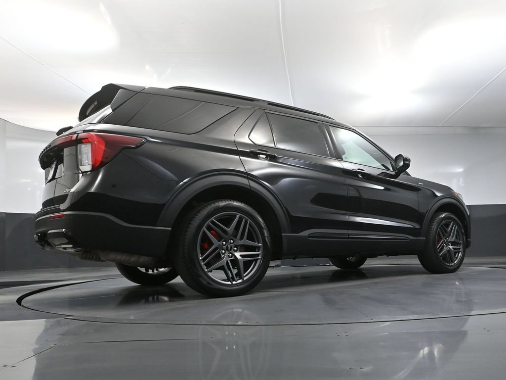 Used 2025 Ford Explorer ST-Line w/ ST-Line Street Pack AWD/4WD image 57