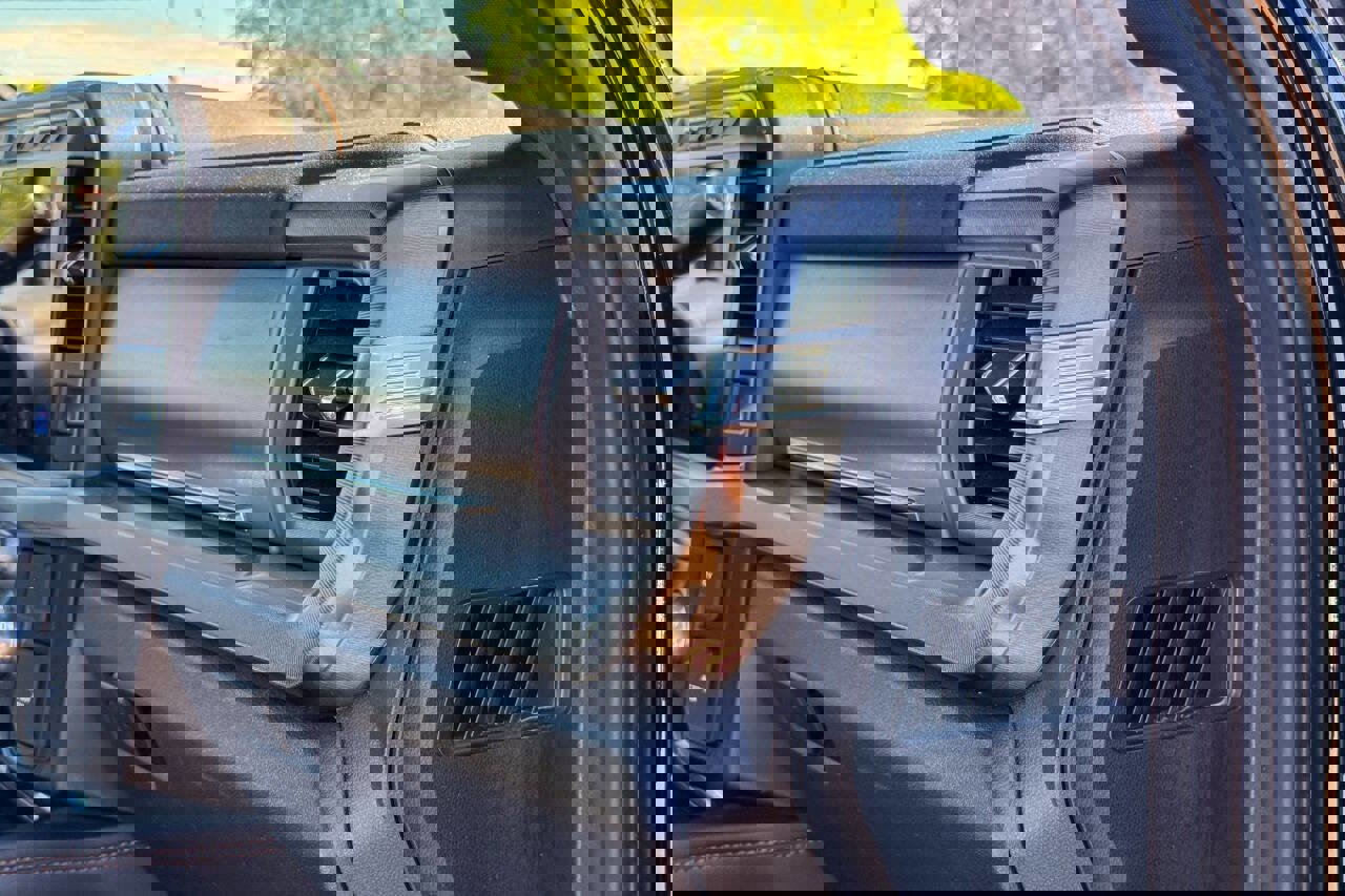 Used 2024 Ford F250 Platinum image 11