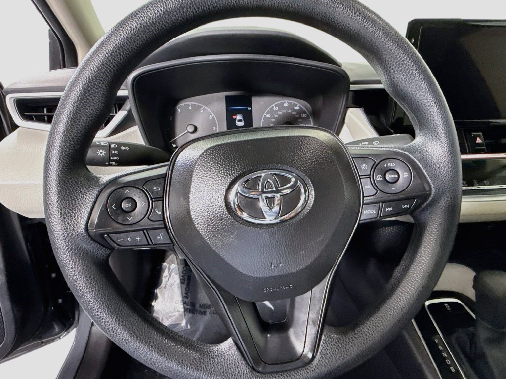 Used 2025 Toyota Corolla LE FWD image 12
