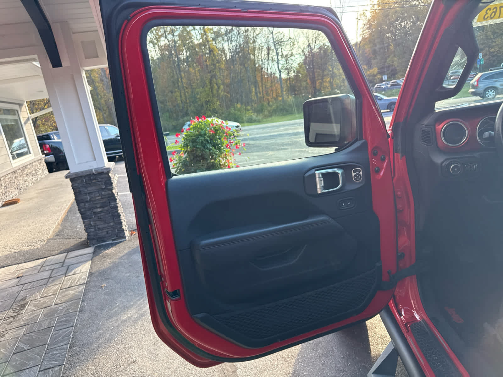 Used 2019 Jeep Wrangler Rubicon AWD/4WD image 14