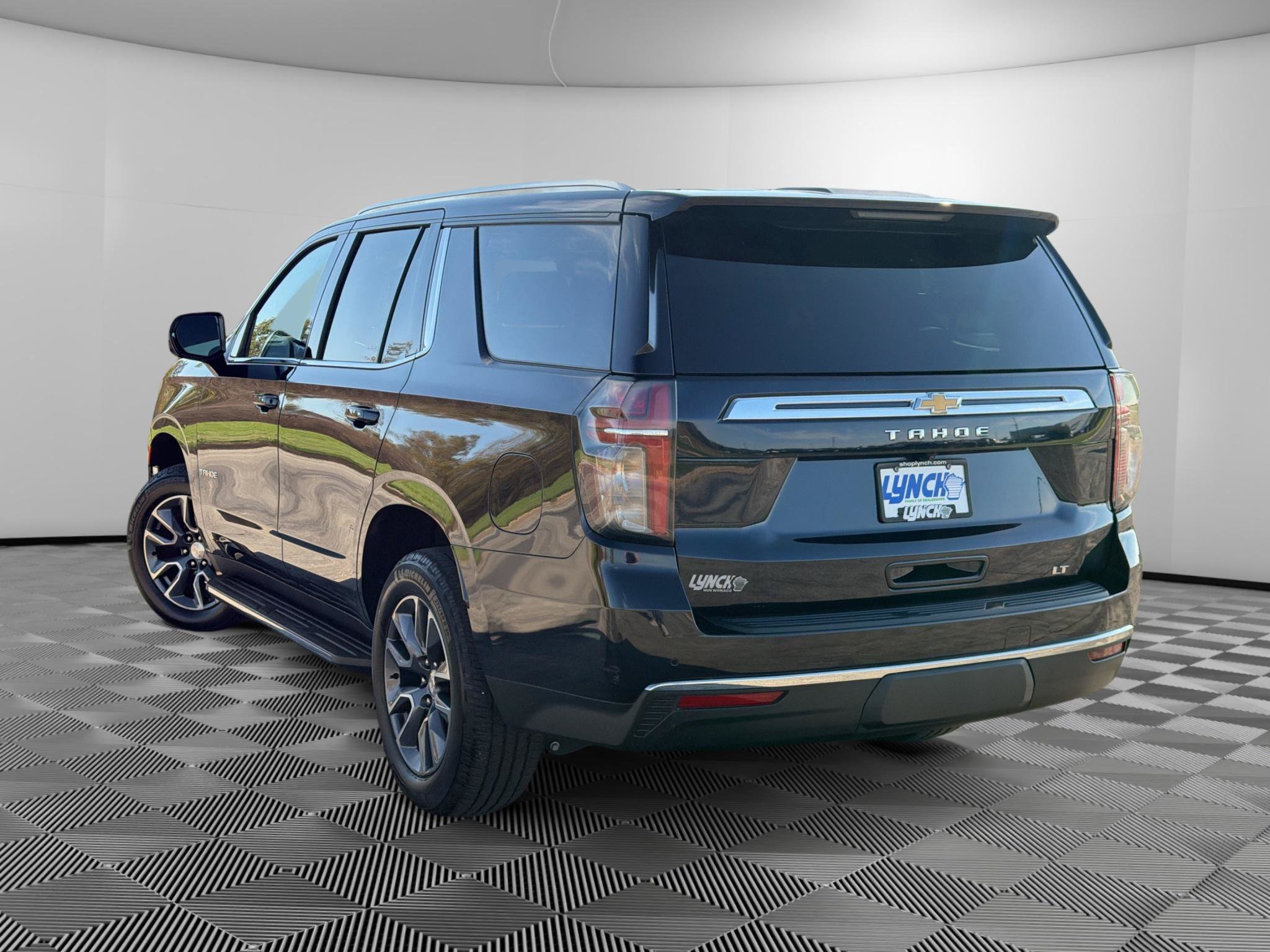 Used 2021 Chevrolet Tahoe LT w/ LT Signature Package AWD/4WD image 2