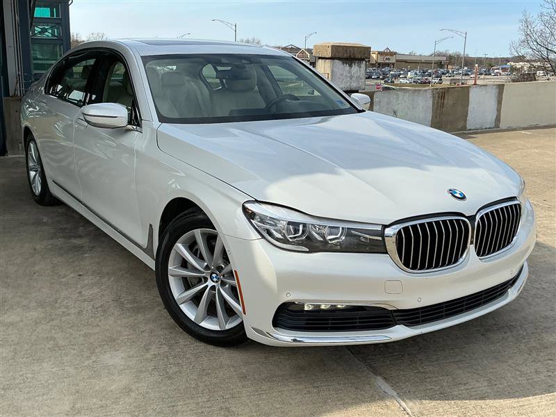 Used 2017 BMW 740i xDrive image 7