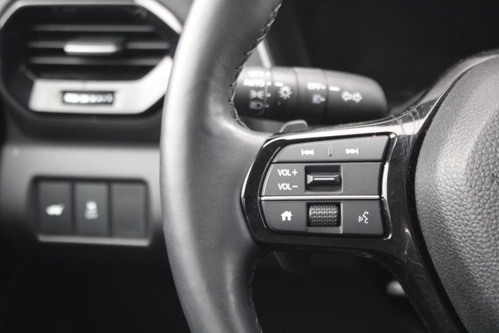 Certified 2025 Honda Pilot Touring image 19