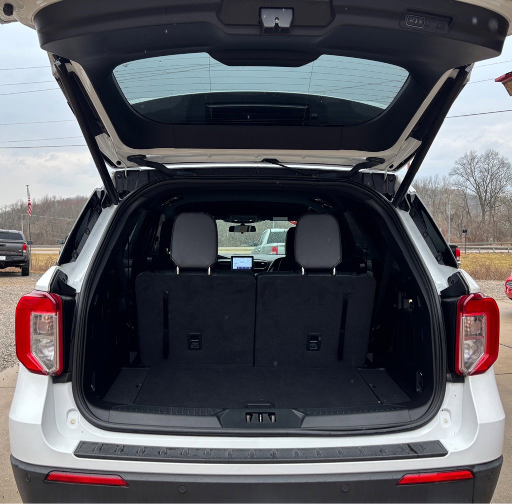 Used 2020 Ford Explorer XLT w/ Equipment Group 202A image 8