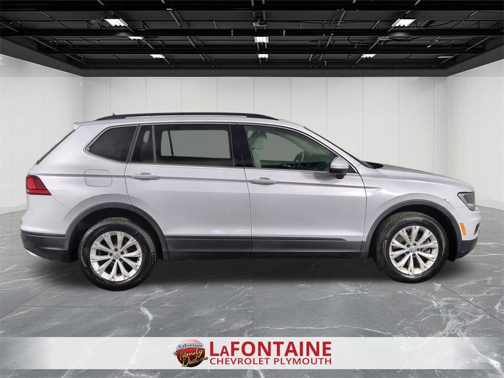 Used 2019 Volkswagen Tiguan SE w/ Panoramic Sunroof Package image 9