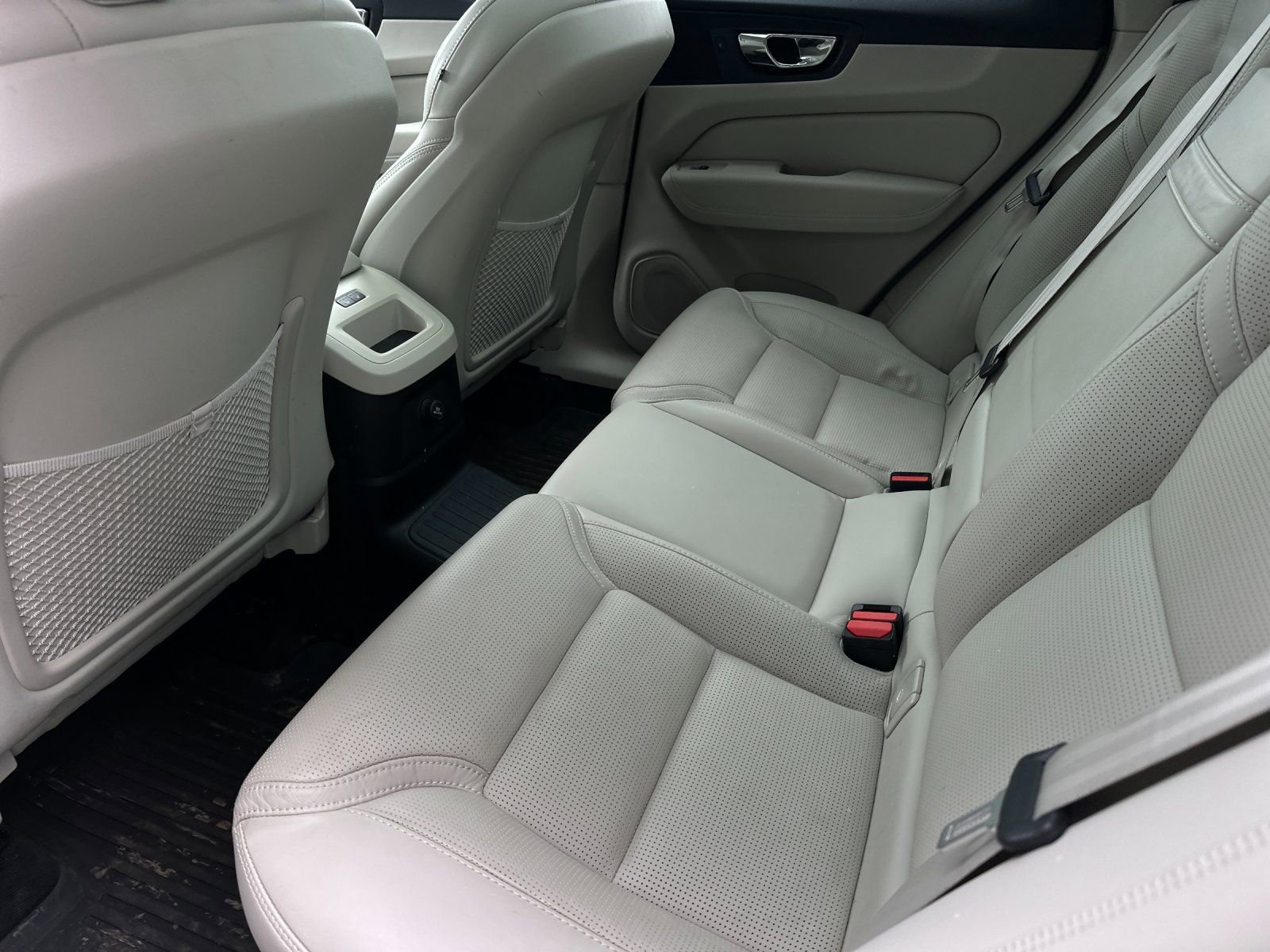 Used 2020 Volvo XC60 T8 Inscription image 11