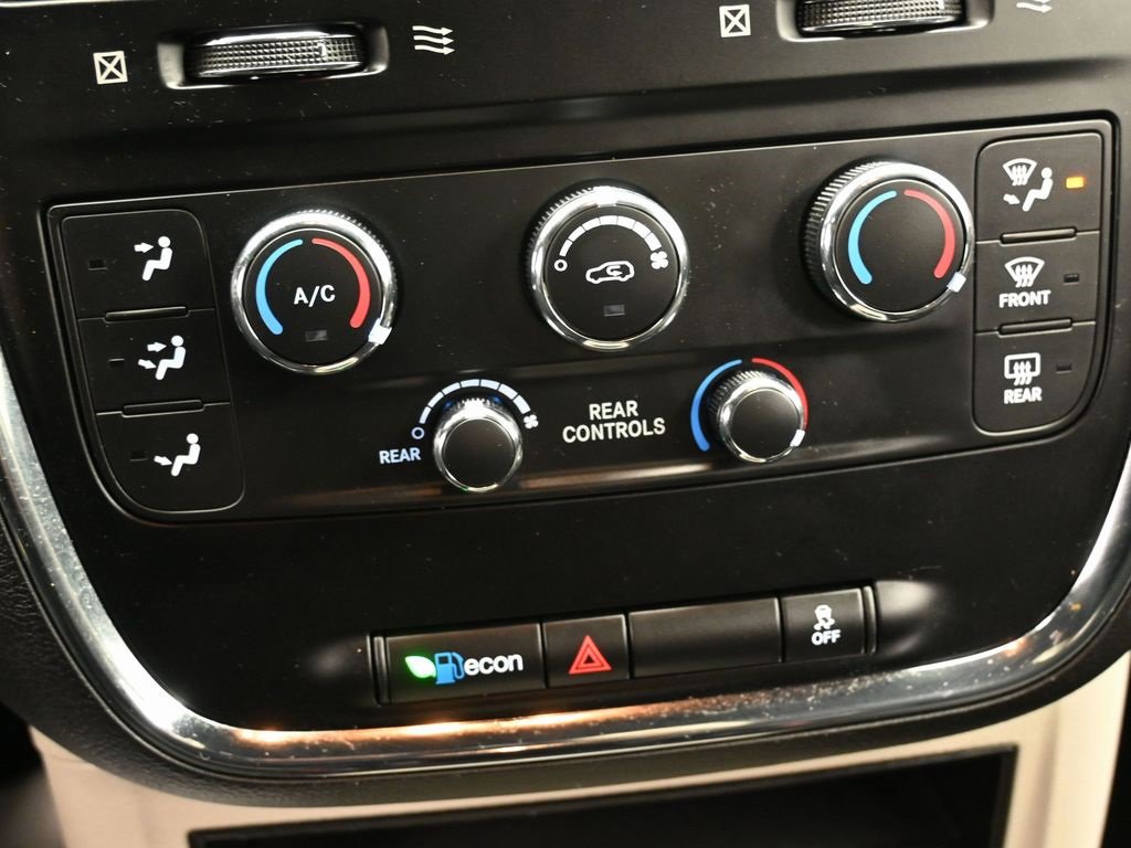 Used 2017 Dodge Grand Caravan SE image 23