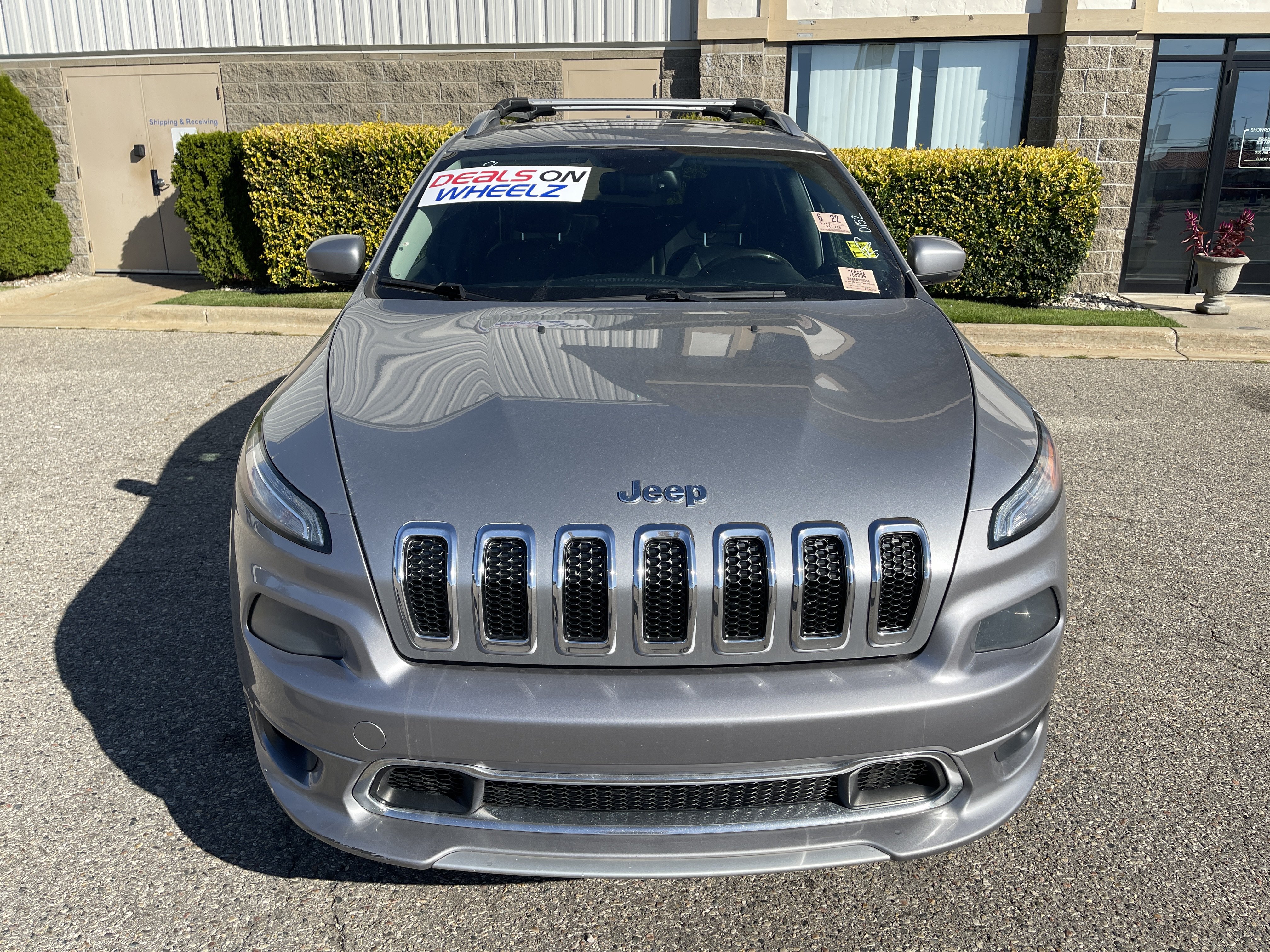 Used 2017 Jeep Cherokee Overland w/ Trailer Tow Prep Group AWD/4WD image 9