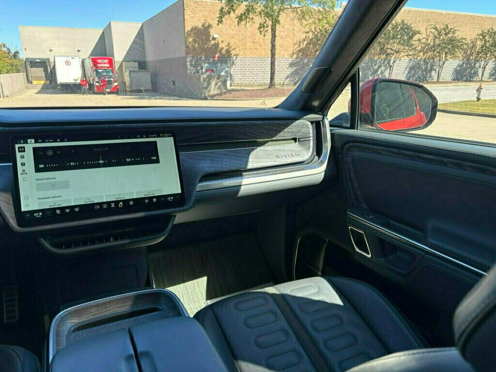 Used 2022 Rivian R1T Launch Edition image 23