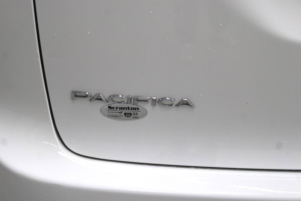 Used 2025 Chrysler Pacifica Select image 42