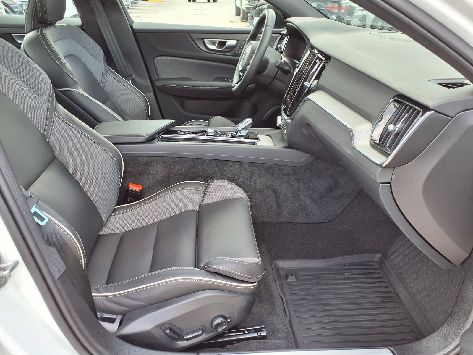 Certified 2024 Volvo S60 B5 Plus w/ Climate Package AWD/4WD image 11