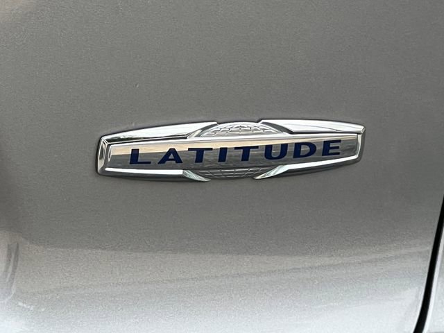 Used 2020 Jeep Cherokee Latitude w/ Cold Weather Group AWD/4WD image 9