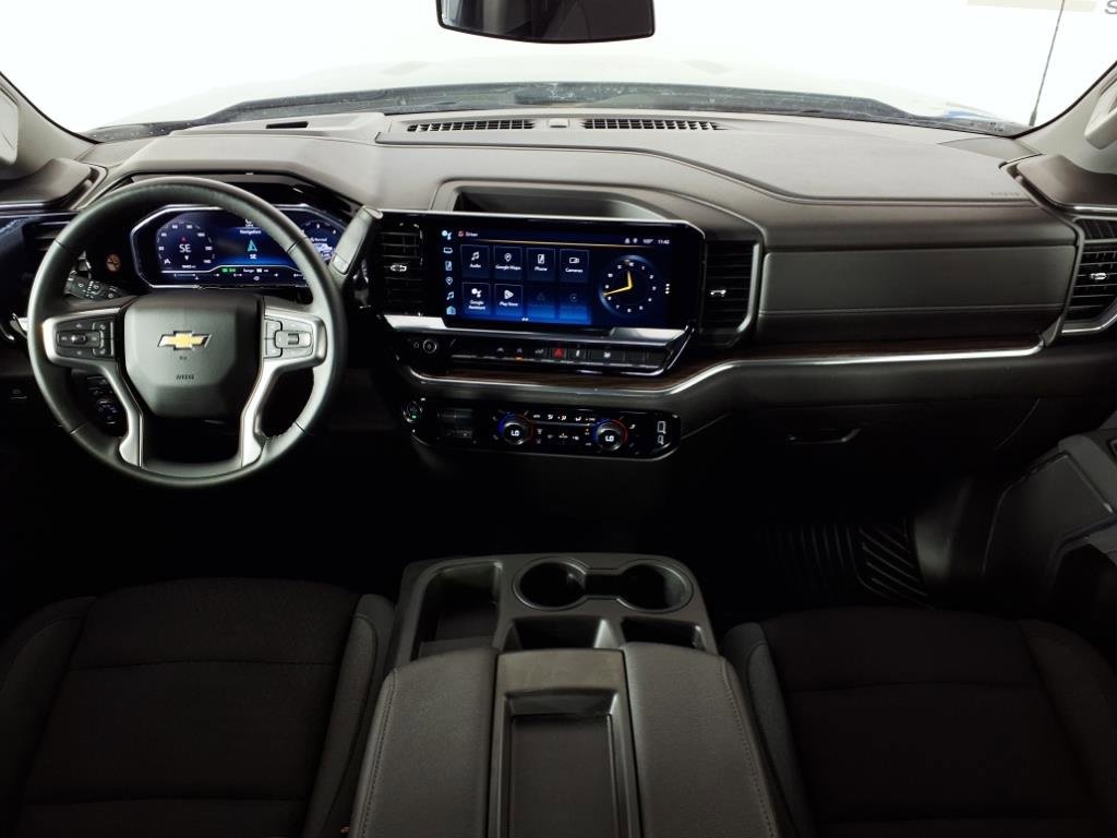 Used 2025 Chevrolet Silverado 1500 LT image 3
