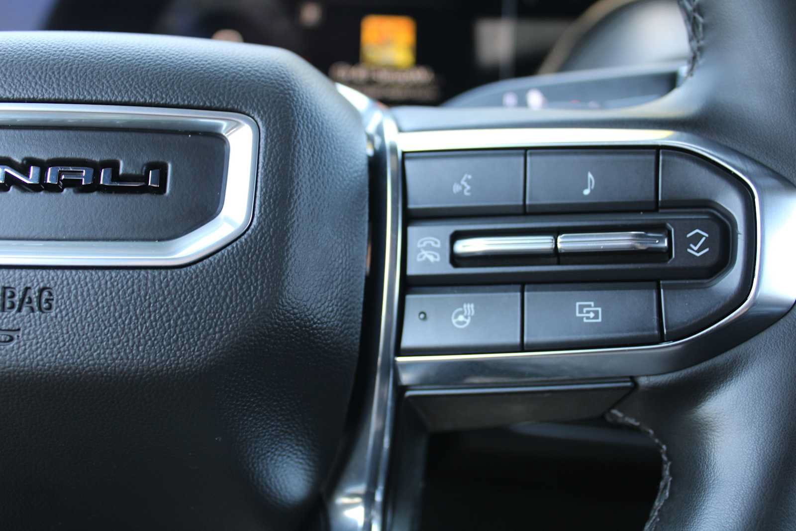 Certified 2025 GMC Yukon XL Denali AWD/4WD image 17