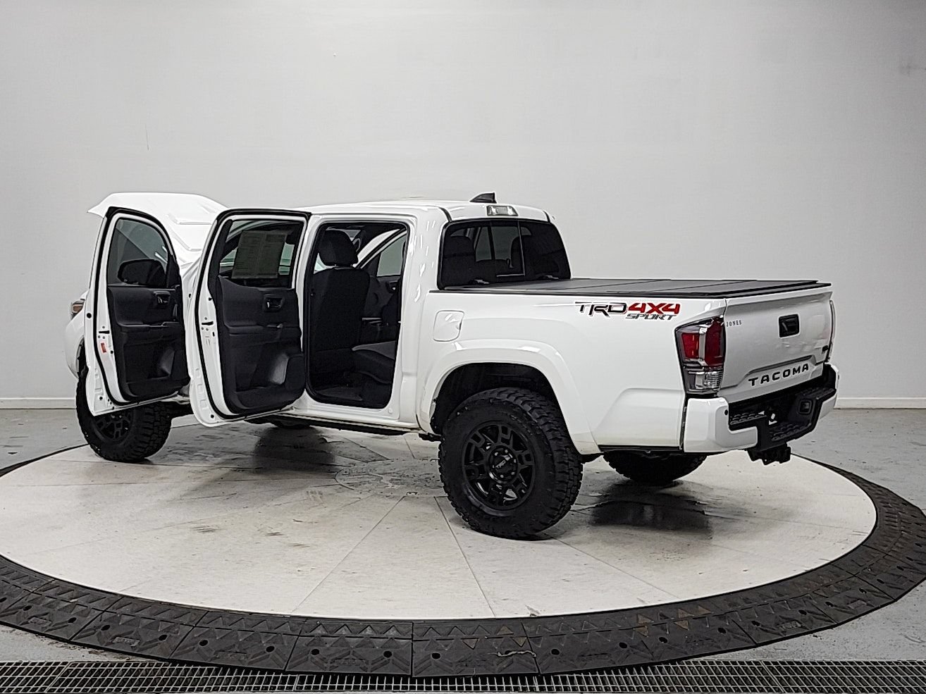 Used 2023 Toyota Tacoma TRD Sport w/ Technology Package AWD/4WD image 14