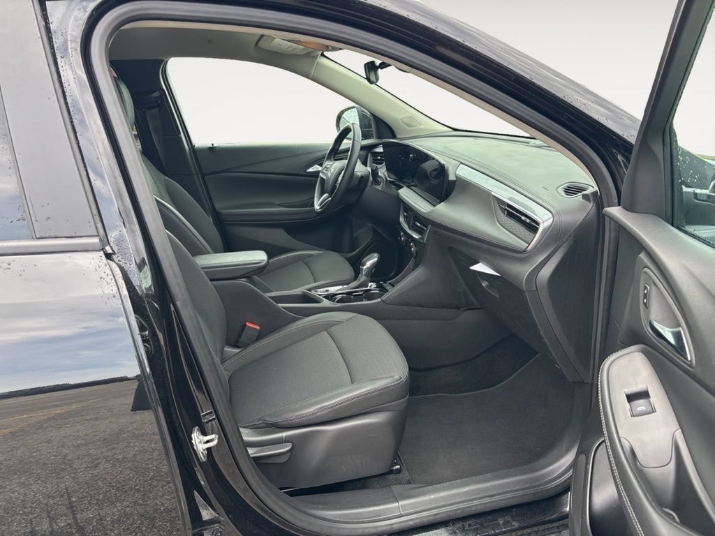 Used 2025 Buick Encore GX Preferred AWD/4WD image 18
