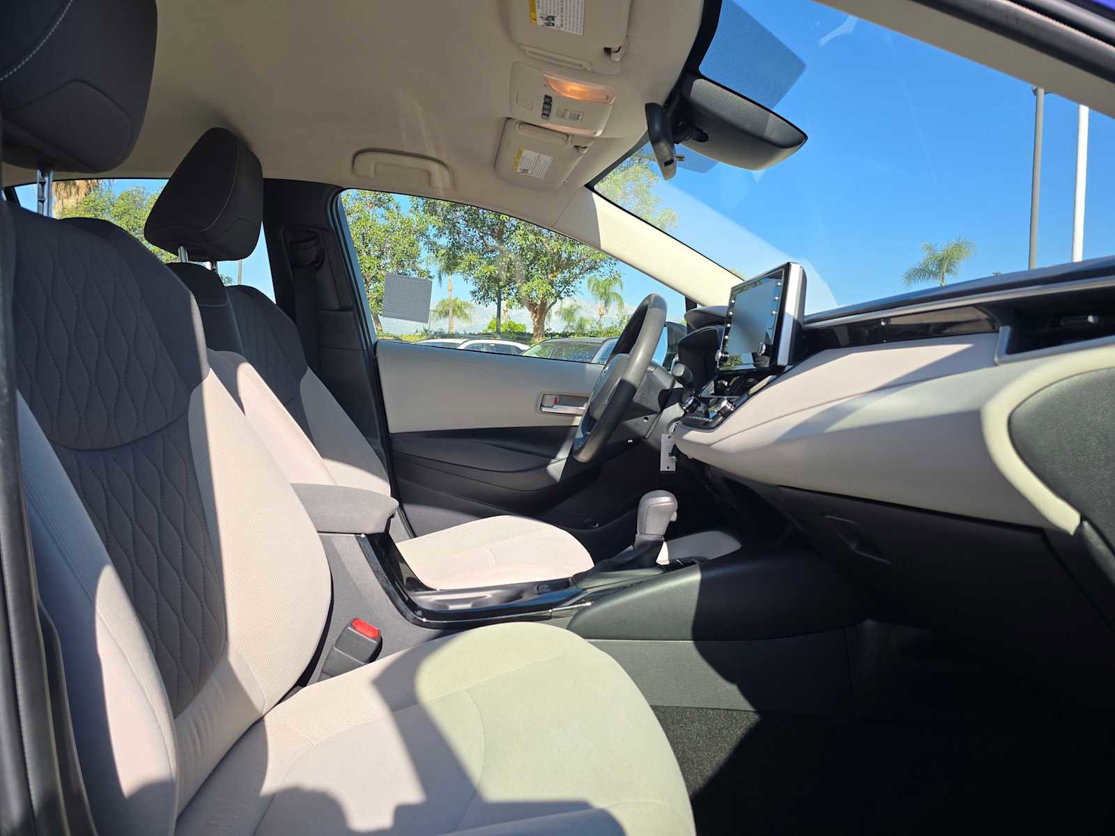 Used 2021 Toyota Corolla LE image 11