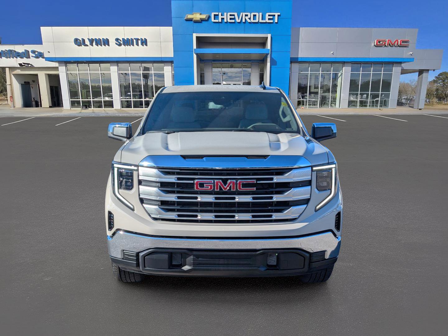 New 2026 GMC Sierra 1500 SLE image 2