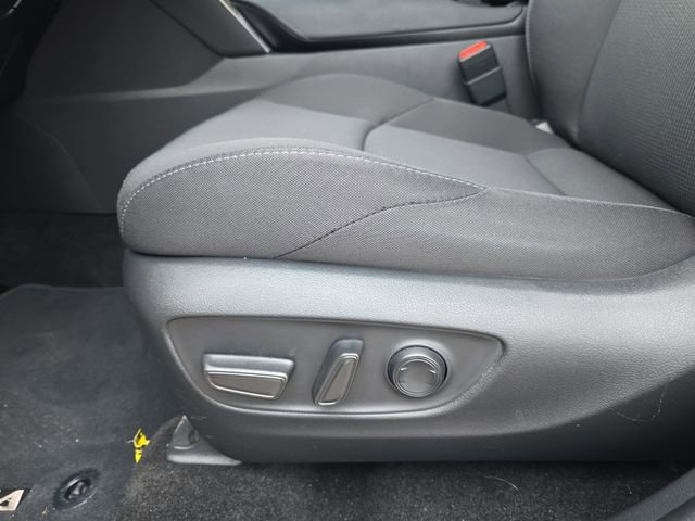 Used 2023 Toyota Venza LE image 29