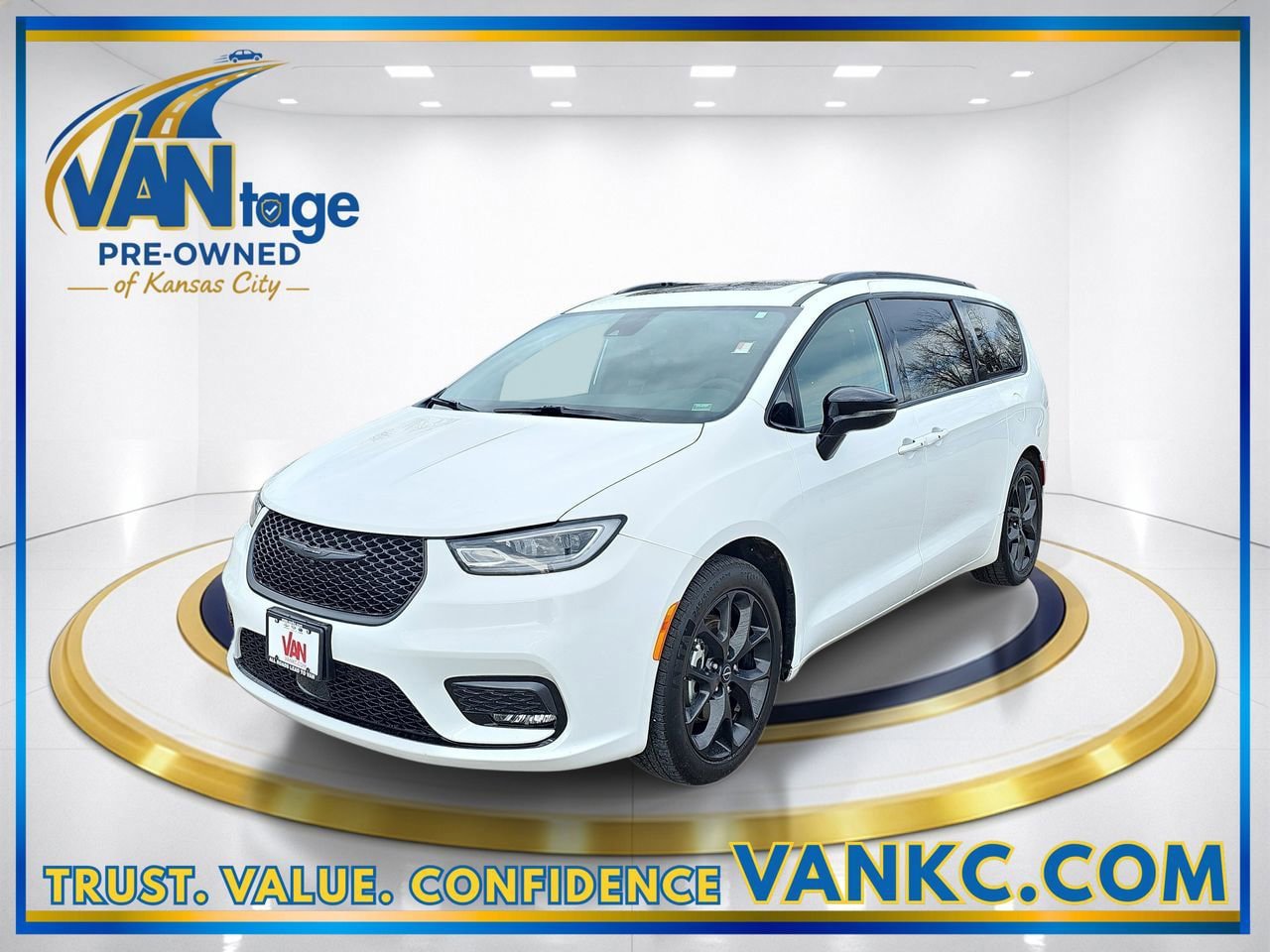 Used 2025 Chrysler Pacifica Limited FWD image 1
