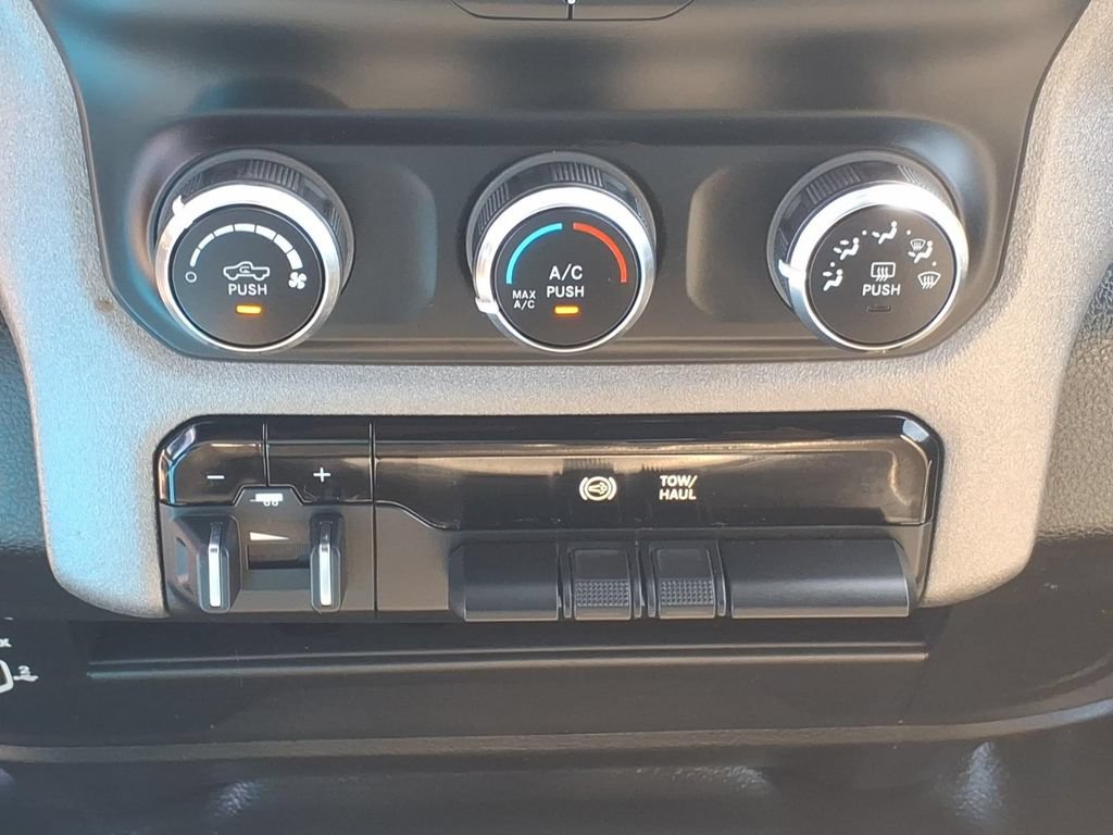 Used 2024 RAM 3500 Tradesman w/ Chrome Appearance Group AWD/4WD image 7