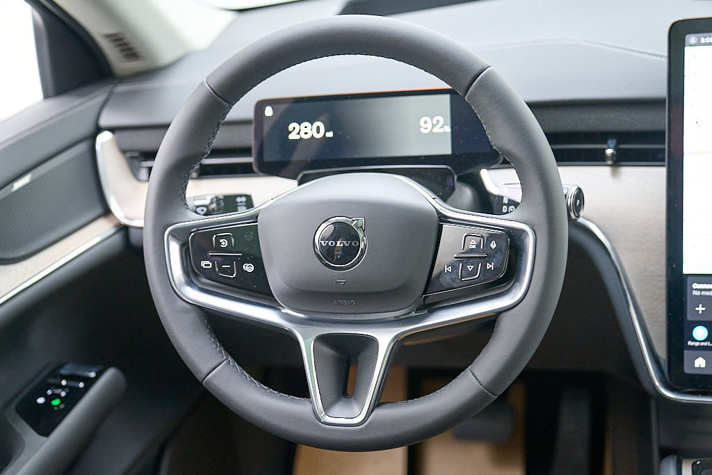 New 2026 Volvo EX90 Plus AWD/4WD image 30