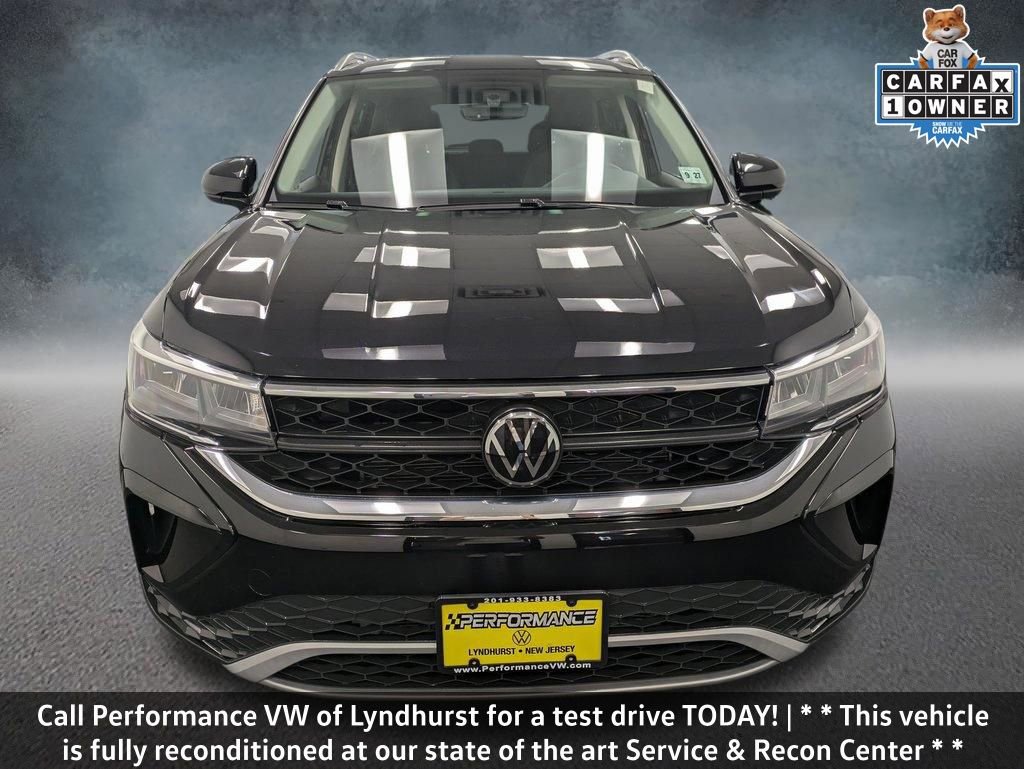 Used 2022 Volkswagen Taos SE image 2