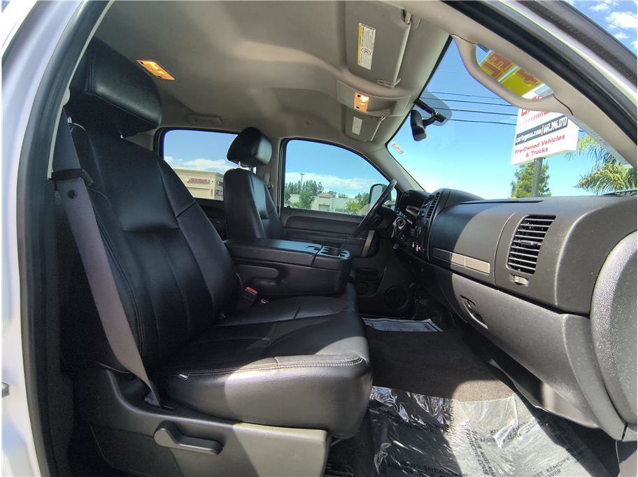 Used 2011 GMC Sierra 2500 SLE w/ SLE Preferred Package AWD/4WD image 14