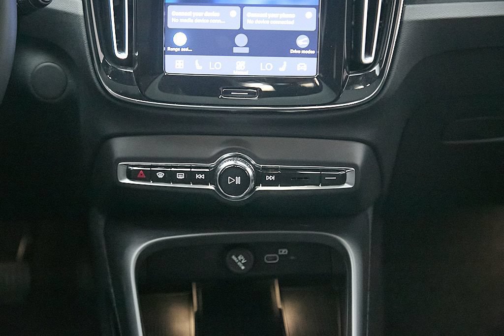 Certified 2023 Volvo XC40 Recharge Plus w/ Protection Package Premier AWD/4WD image 29