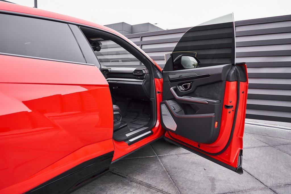 Used 2021 Lamborghini Urus image 24