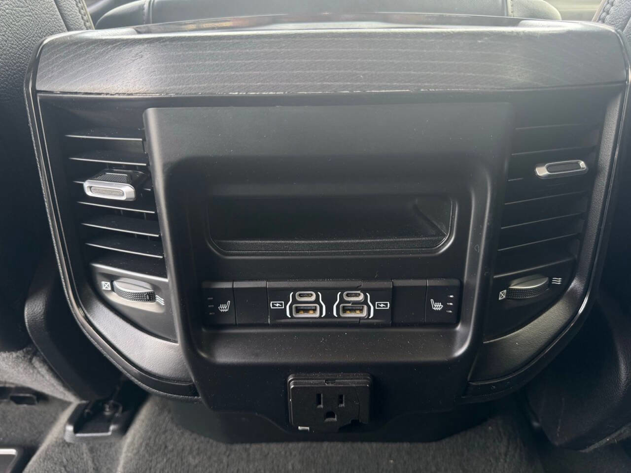 Used 2022 RAM 1500 Limited w/ Body-Colour Bumper Group image 30