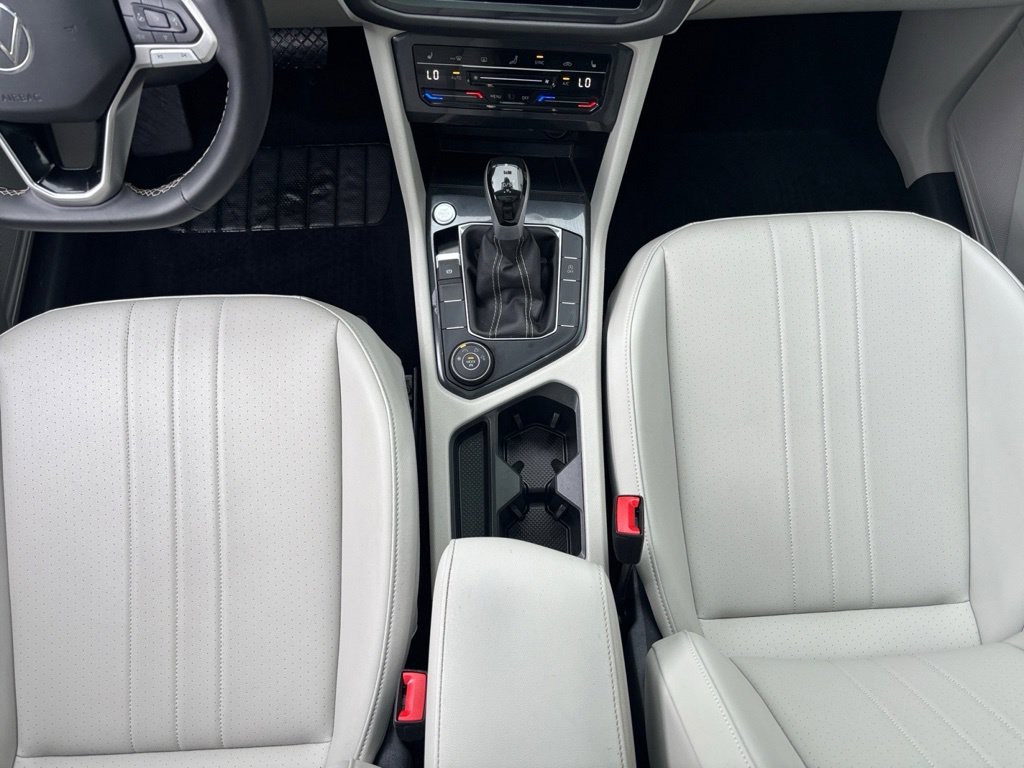 Certified 2024 Volkswagen Tiguan SE w/ Panoramic Sunroof Package AWD/4WD image 18