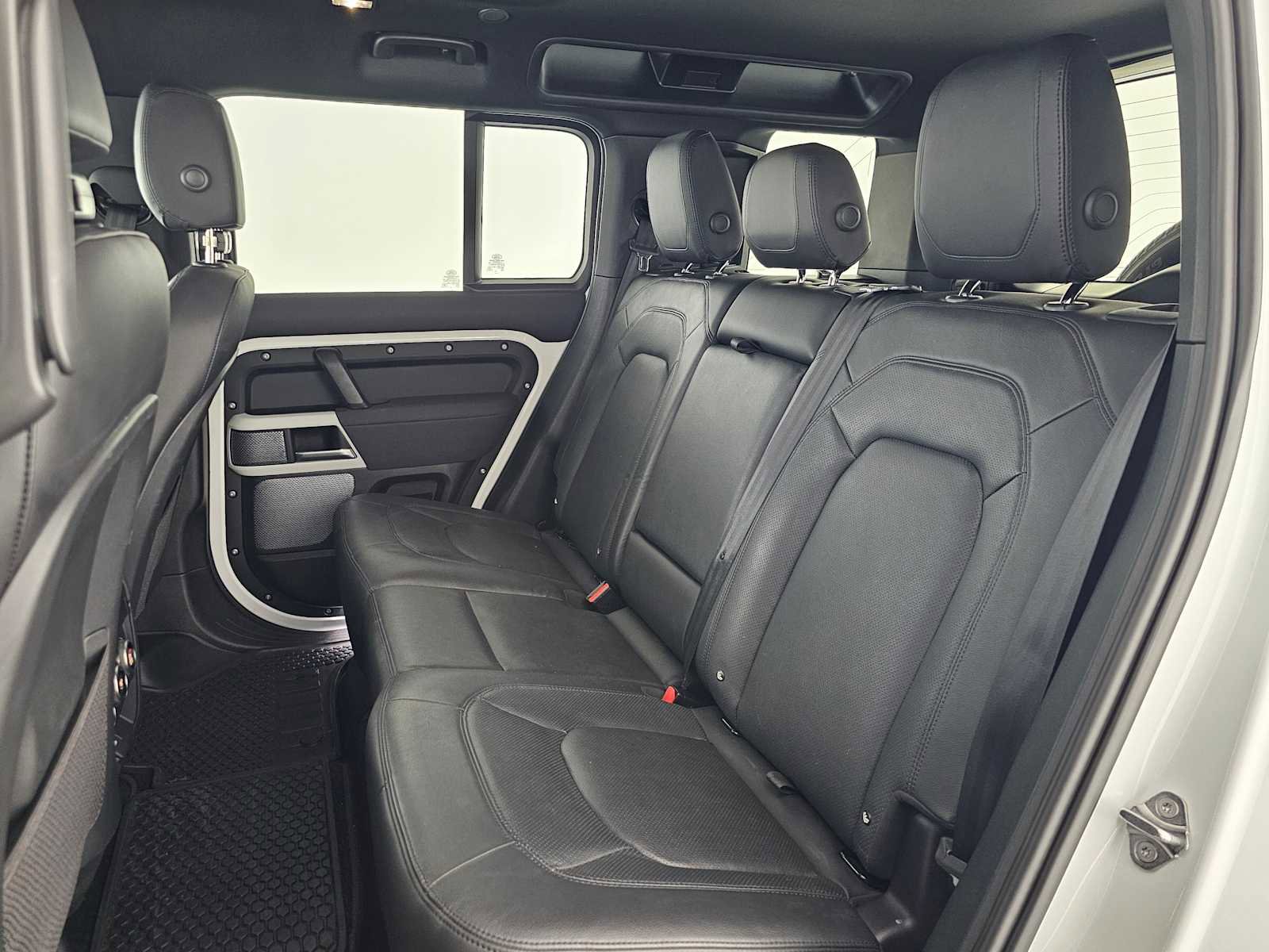 Used 2023 Land Rover Defender 110 S image 17