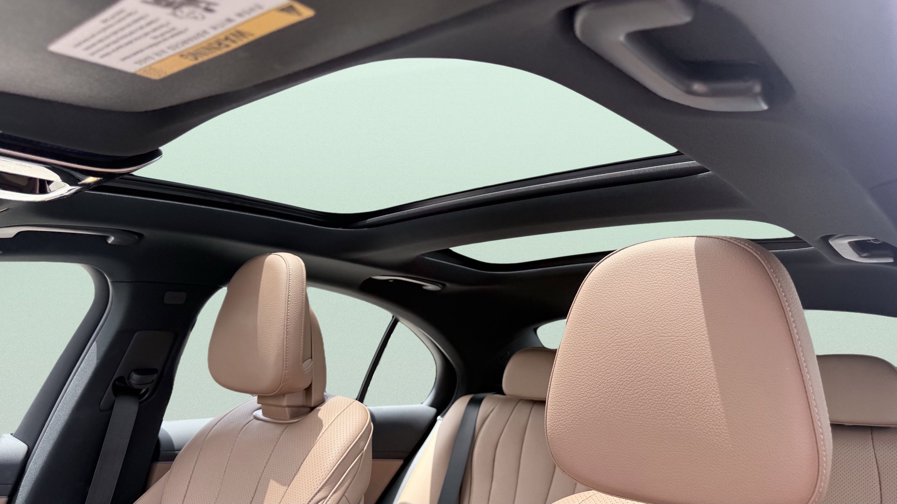 Used 2025 Mercedes-Benz E 350 4MATIC Sedan image 3