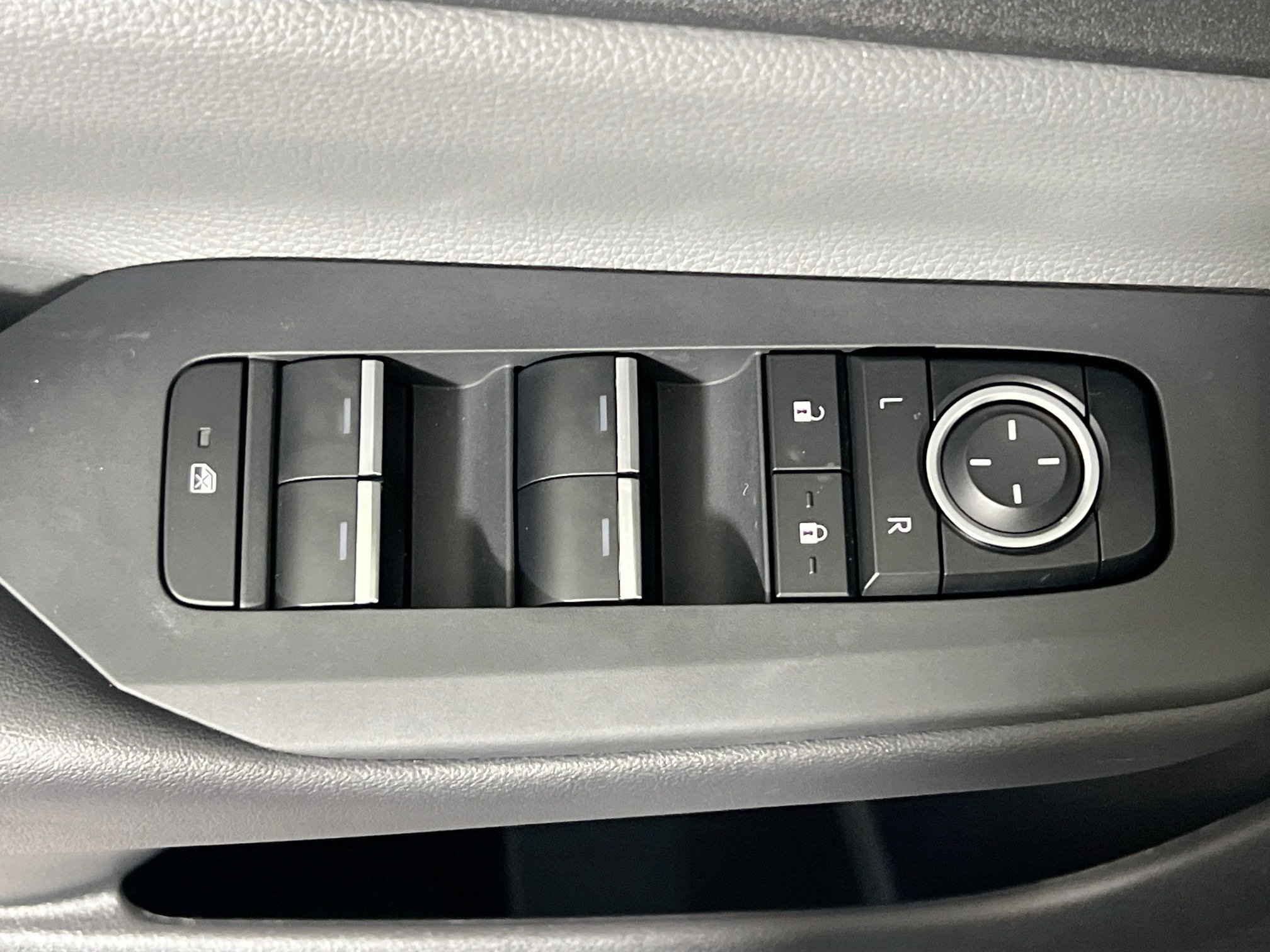 Used 2026 Toyota Prius XLE image 16