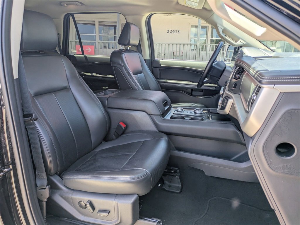 Used 2023 Ford Expedition XLT image 32