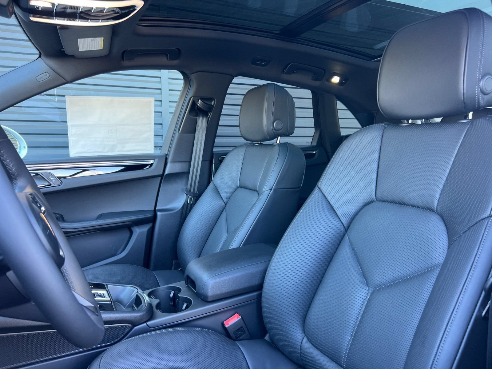 New 2026 Porsche Macan AWD/4WD image 5
