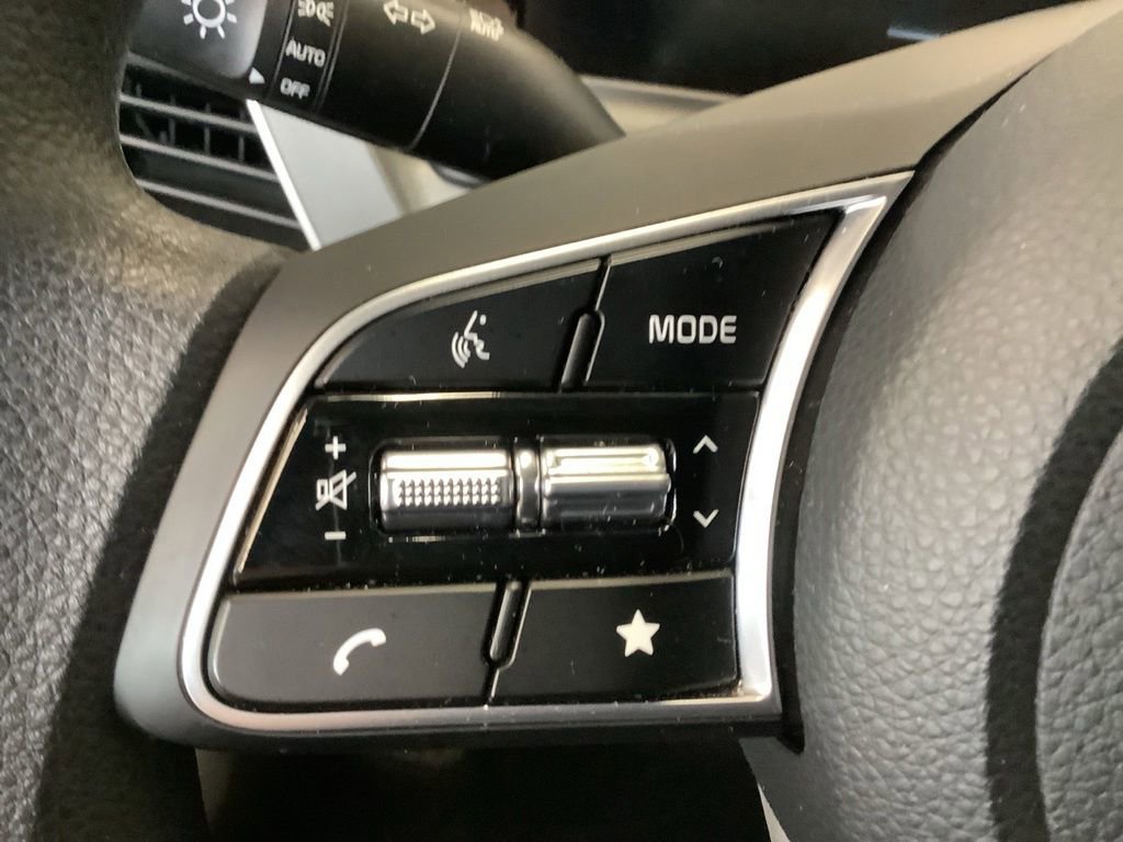 Certified 2025 Kia Seltos LX AWD/4WD image 20