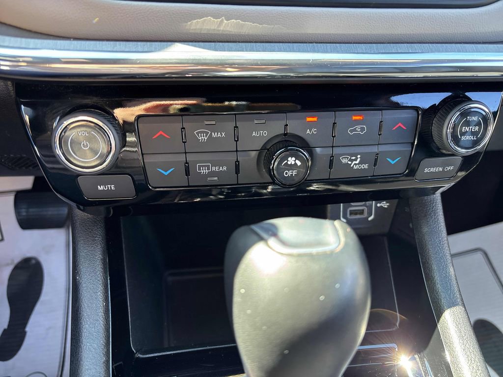 Used 2024 Jeep Compass Limited image 22