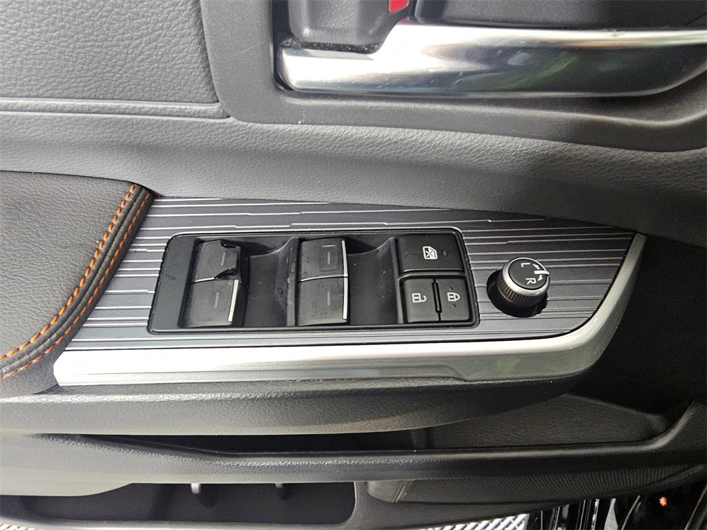 Used 2023 Toyota Sienna XSE image 27