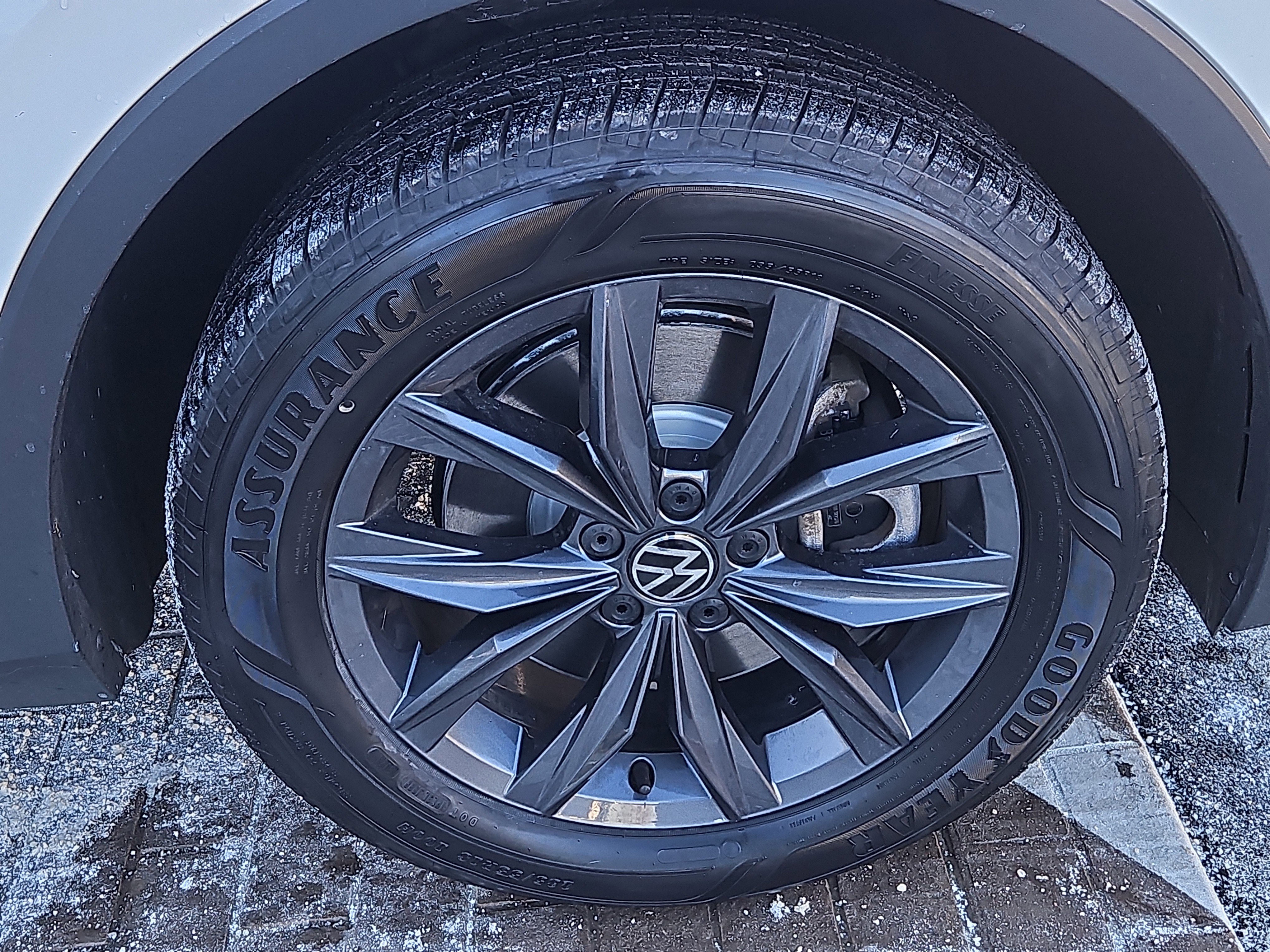 Certified 2022 Volkswagen Tiguan SE w/ Panoramic Sunroof Package image 30