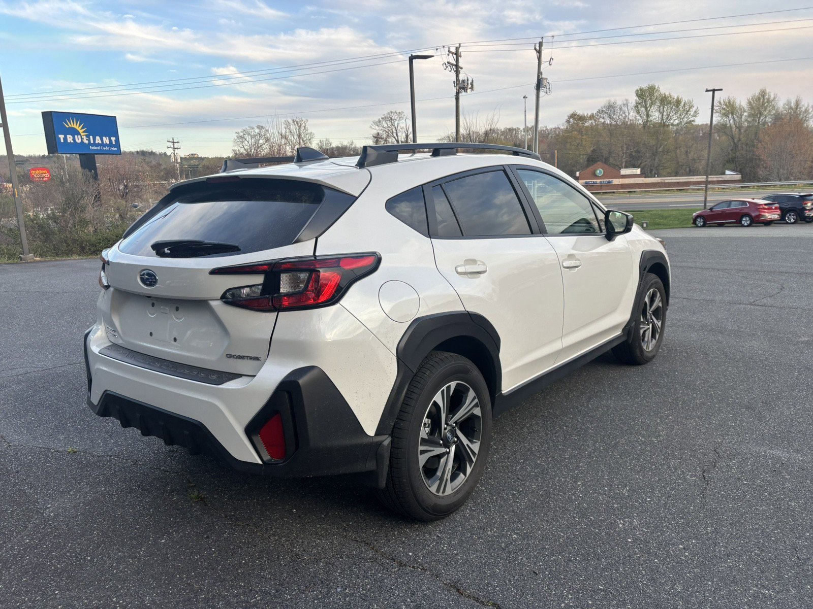 Used 2025 Subaru Crosstrek 2.0i Premium image 5