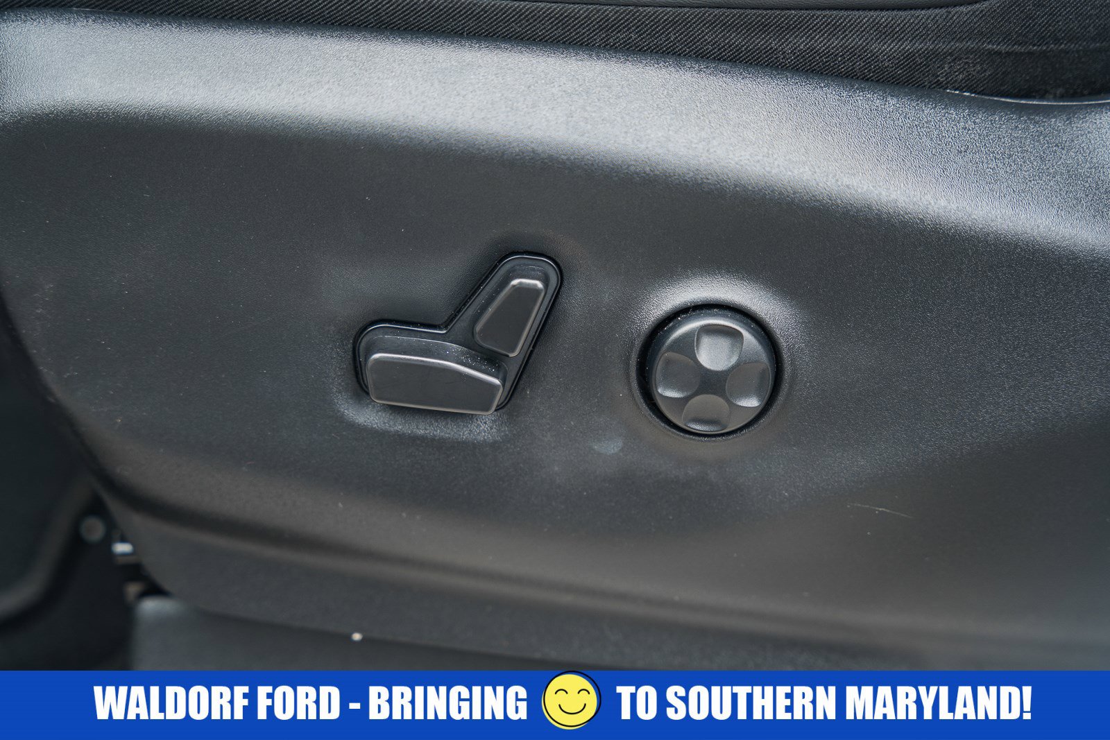 Used 2024 Chrysler Pacifica Touring-L image 39