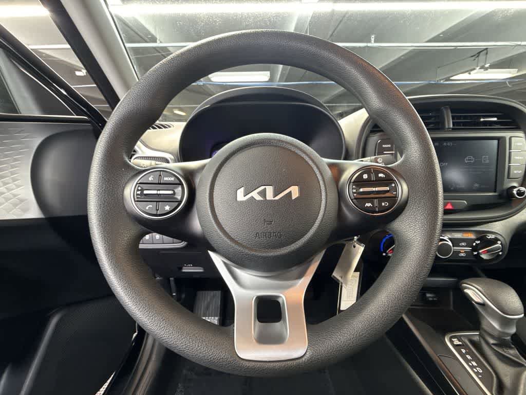 Used 2025 Kia Soul LX w/ LX Technology Package FWD image 15