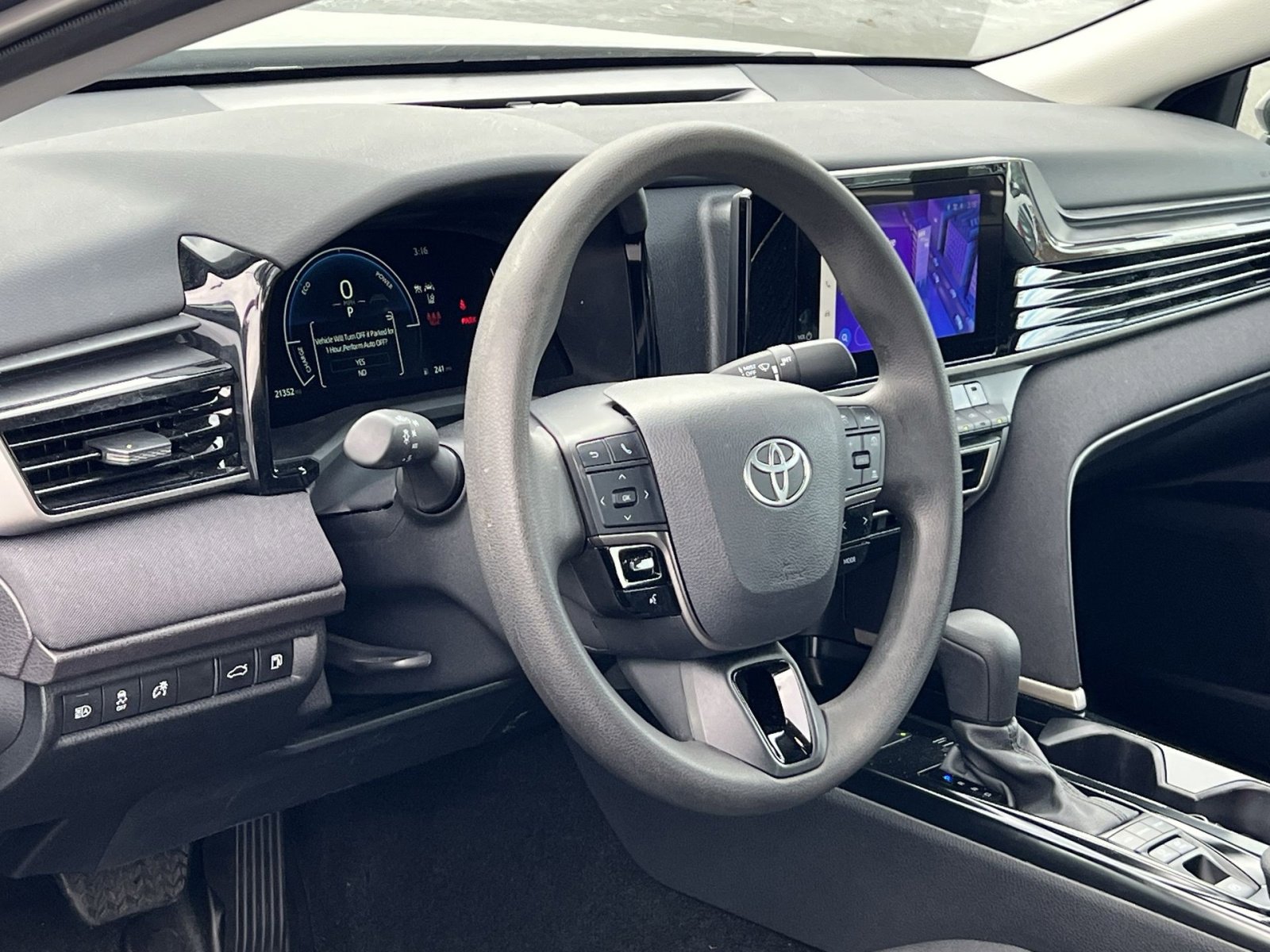 Used 2025 Toyota Camry LE image 14