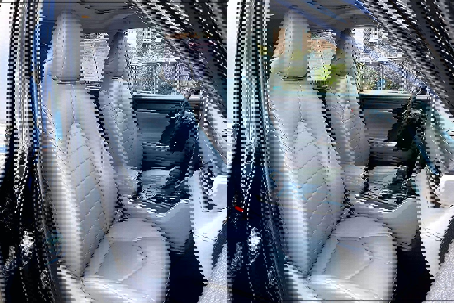 Used 2023 Toyota Highlander XLE image 7