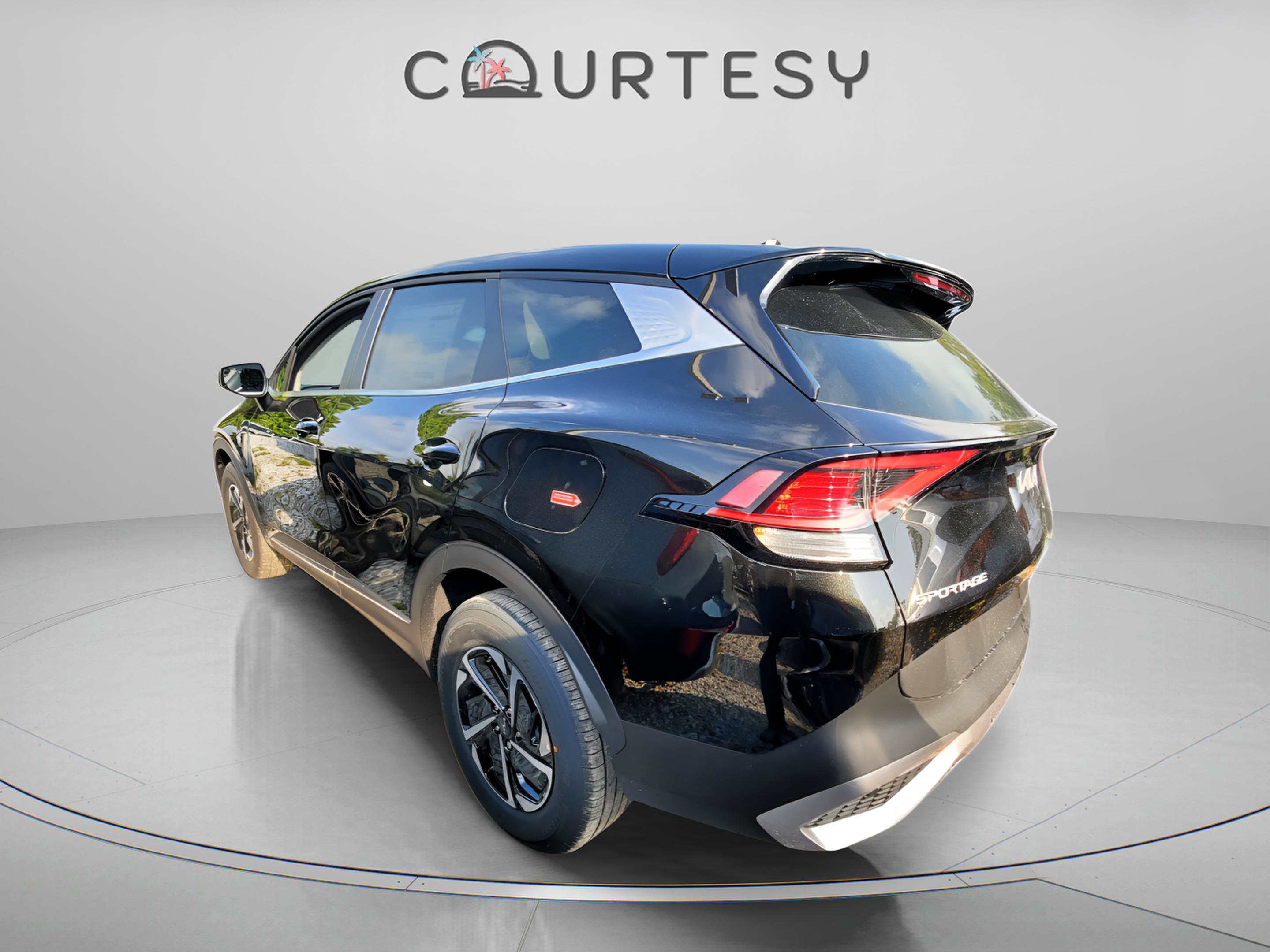 New 2025 Kia Sportage LX image 3